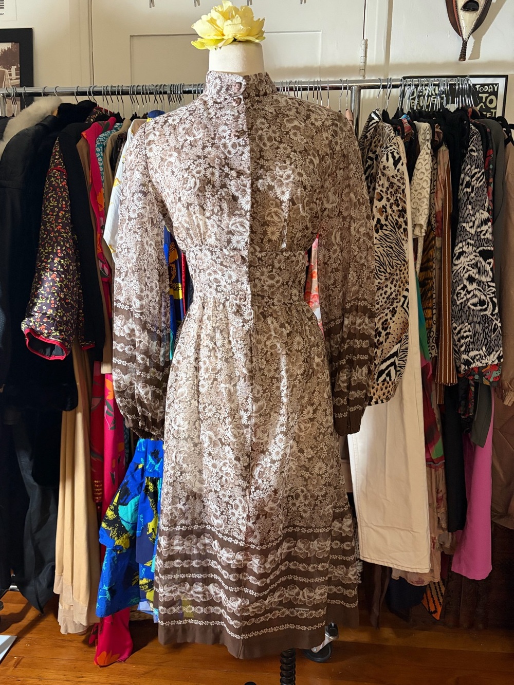 Vintage-Inspired Brown Floral Long Sleeve Dress